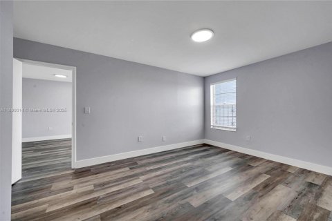 Condo in North Miami Beach, Florida, 1 bedroom  № 1952592 - photo 9