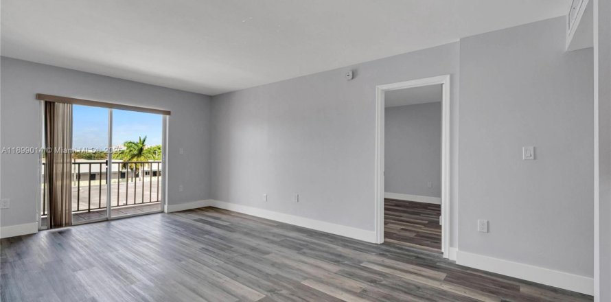 Condo in North Miami Beach, Florida, 1 bedroom  № 1952592