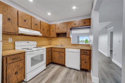 Condo in North Miami Beach, Florida, 1 bedroom  № 1952592 - photo 20