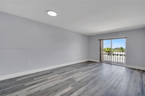 Condo in North Miami Beach, Florida, 1 bedroom  № 1952592 - photo 6
