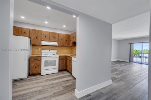 Condo in North Miami Beach, Florida, 1 bedroom  № 1952592 - photo 18