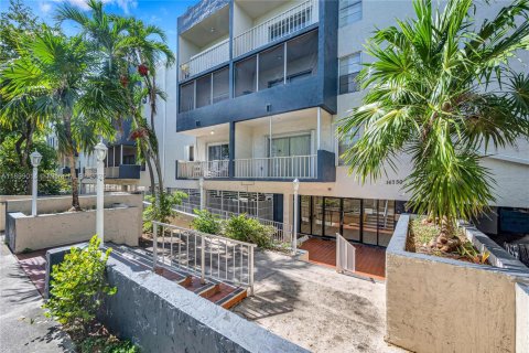 Condo in North Miami Beach, Florida, 1 bedroom  № 1952592 - photo 25