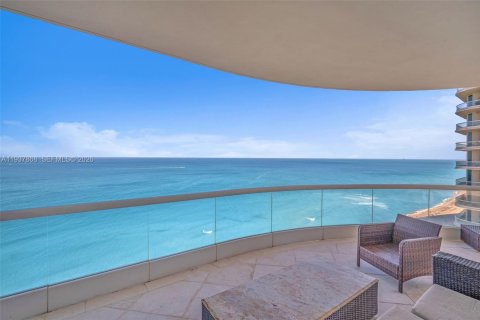 Copropriété à louer à Sunny Isles Beach, Floride: 3 chambres, 257.8 m2 № 1999865 - photo 3