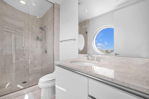 Copropriété à louer à Sunny Isles Beach, Floride: 3 chambres, 257.8 m2 № 1999865 - photo 12