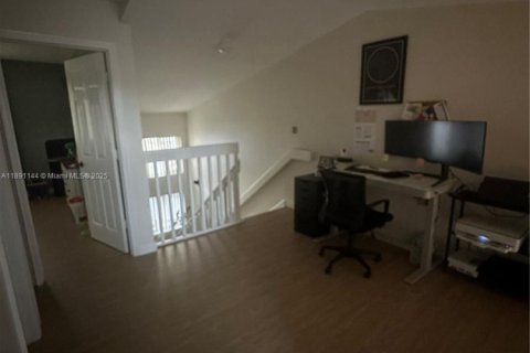 Condo in Miami, Florida, 3 bedrooms  № 1943696 - photo 7