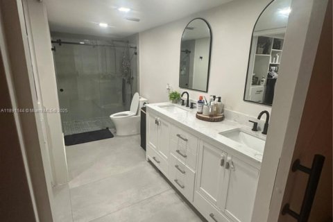 Condo in Miami, Florida, 3 bedrooms  № 1943696 - photo 17
