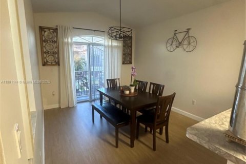 Condo in Miami, Florida, 3 bedrooms  № 1943696 - photo 24