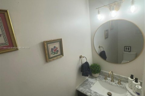 Condo in Miami, Florida, 3 bedrooms  № 1943696 - photo 29