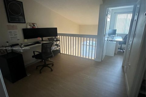 Condo in Miami, Florida, 3 bedrooms  № 1943696 - photo 6