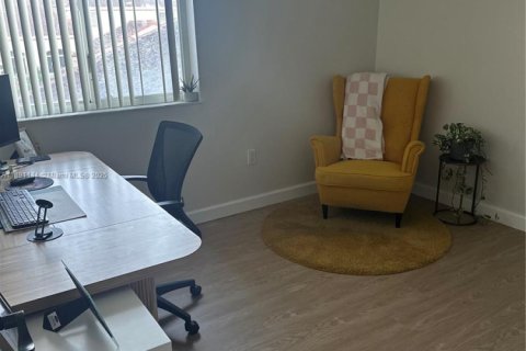 Condo in Miami, Florida, 3 bedrooms  № 1943696 - photo 4