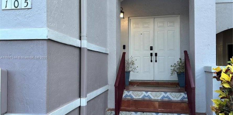 Condo in Miami, Florida, 3 bedrooms № 1943696