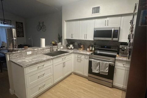 Condo in Miami, Florida, 3 bedrooms  № 1943696 - photo 27