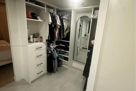 Condo in Miami, Florida, 3 bedrooms  № 1943696 - photo 20