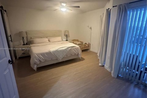 Condo in Miami, Florida, 3 bedrooms  № 1943696 - photo 15