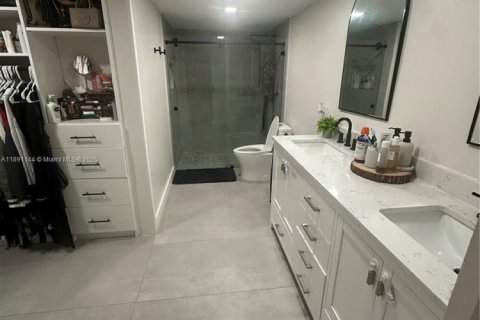 Condo in Miami, Florida, 3 bedrooms  № 1943696 - photo 18