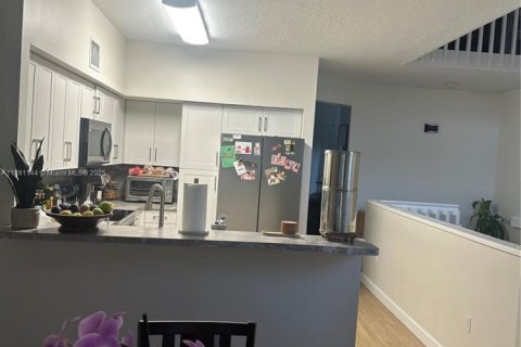 Condo in Miami, Florida, 3 bedrooms  № 1943696 - photo 25