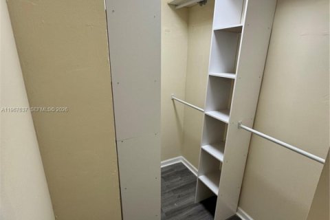 Снять в аренду таунхаус в Норт-Лодердейл, Флорида 3 спальни, 130.34м2, № 2029137 - фото 20