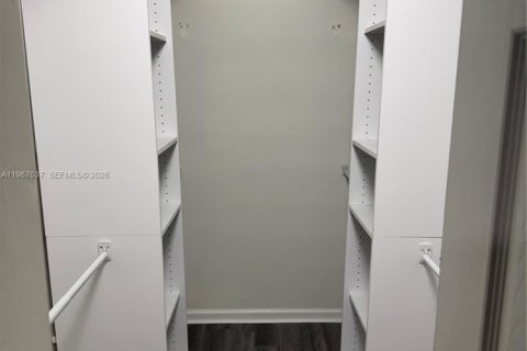 Снять в аренду таунхаус в Норт-Лодердейл, Флорида 3 спальни, 130.34м2, № 2029137 - фото 17