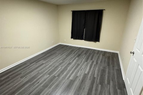 Снять в аренду таунхаус в Норт-Лодердейл, Флорида 3 спальни, 130.34м2, № 2029137 - фото 14