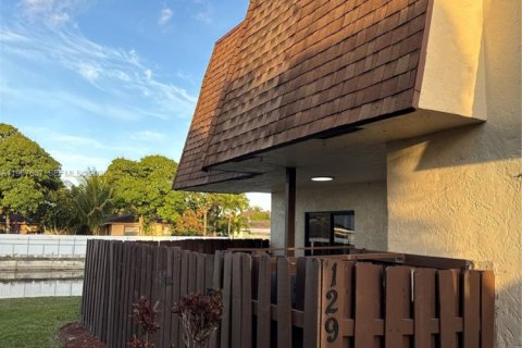 Таунхаус в Норт-Лодердейл, Флорида 3 спальни, 130.34м2 № 2029137