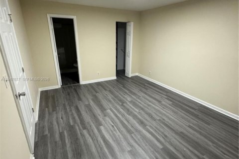 Снять в аренду таунхаус в Норт-Лодердейл, Флорида 3 спальни, 130.34м2, № 2029137 - фото 15