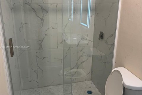 Снять в аренду таунхаус в Норт-Лодердейл, Флорида 3 спальни, 130.34м2, № 2029137 - фото 18