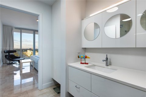 Condo in Miami, Florida, 3 bedrooms  № 1974583 - photo 13