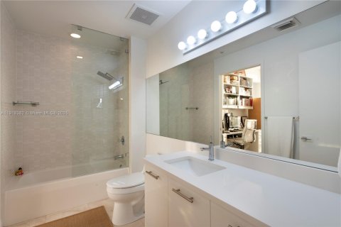 Condo in Miami, Florida, 3 bedrooms  № 1974583 - photo 14