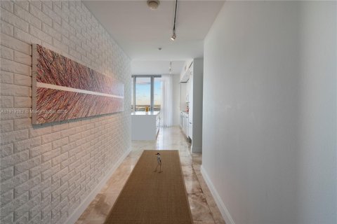 Condo in Miami, Florida, 3 bedrooms  № 1974583 - photo 5