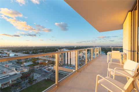 Condo in Miami, Florida, 3 bedrooms  № 1974583 - photo 16