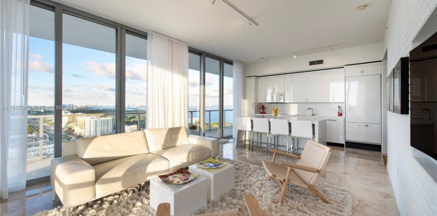 Condo in Miami, Florida, 3 bedrooms  № 1974583
