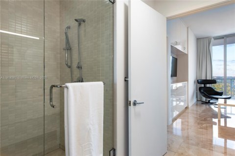 Condo in Miami, Florida, 3 bedrooms  № 1974583 - photo 12