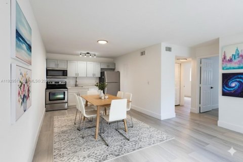 Снять в аренду виллу или дом в Майами, Флорида 2 спальни, 486.71м2, № 1987651 - фото 3