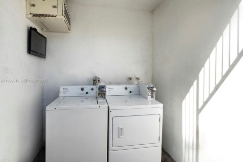 Снять в аренду виллу или дом в Майами, Флорида 2 спальни, 486.71м2, № 1987651 - фото 11