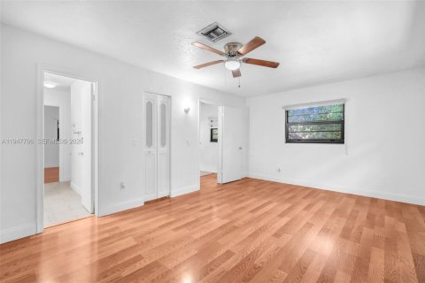 Townhouse in Hollywood, Florida 2 bedrooms, 113.71 sq.m. № 2023404 - photo 20