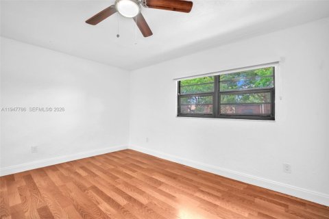 Townhouse in Hollywood, Florida 2 bedrooms, 113.71 sq.m. № 2023404 - photo 25