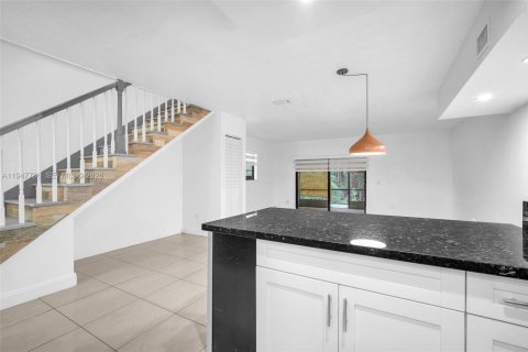 Townhouse in Hollywood, Florida 2 bedrooms, 113.71 sq.m. № 2023404 - photo 10