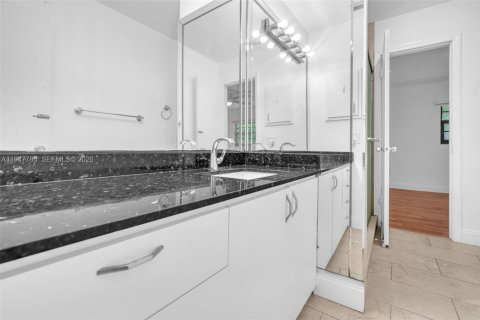 Townhouse in Hollywood, Florida 2 bedrooms, 113.71 sq.m. № 2023404 - photo 27