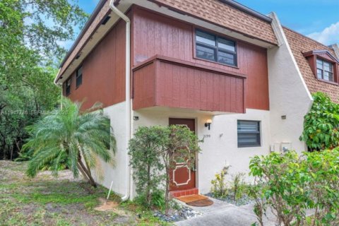 Townhouse in Hollywood, Florida 2 bedrooms, 113.71 sq.m. № 2023404 - photo 3