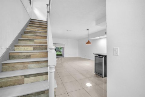 Townhouse in Hollywood, Florida 2 bedrooms, 113.71 sq.m. № 2023404 - photo 6