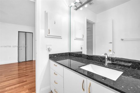 Townhouse in Hollywood, Florida 2 bedrooms, 113.71 sq.m. № 2023404 - photo 29