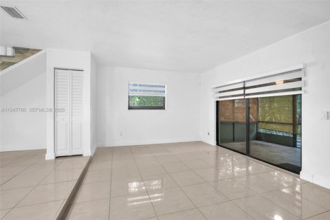 Townhouse in Hollywood, Florida 2 bedrooms, 113.71 sq.m. № 2023404 - photo 16