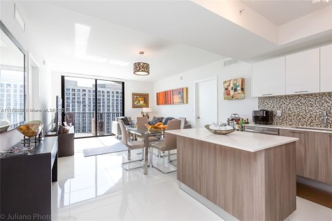 Condo in Doral, Florida, 2 bedrooms  № 2081534 - photo 9