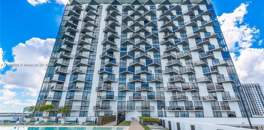 Condo in Doral, Florida, 2 bedrooms  № 2081534