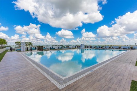 Condo in Doral, Florida, 2 bedrooms  № 2081534 - photo 22