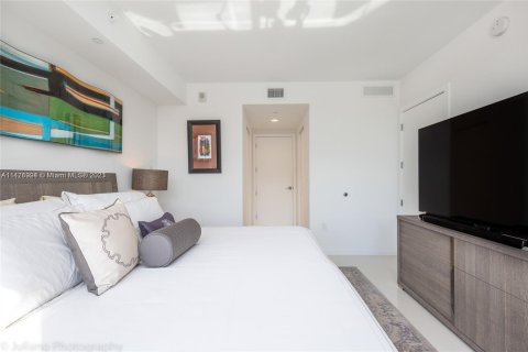 Condo in Doral, Florida, 2 bedrooms  № 2081534 - photo 17