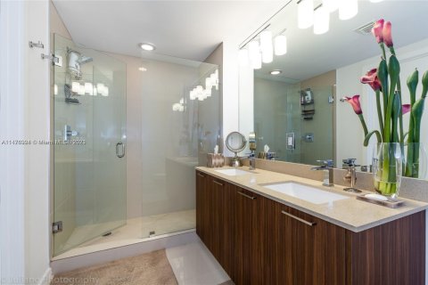 Condo in Doral, Florida, 2 bedrooms  № 2081534 - photo 11