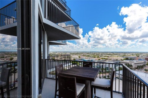 Condo in Doral, Florida, 2 bedrooms  № 2081534 - photo 19