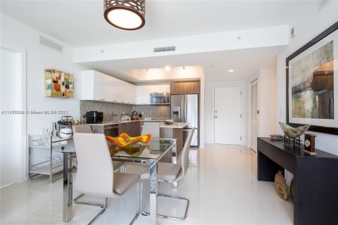 Condo in Doral, Florida, 2 bedrooms  № 2081534 - photo 10