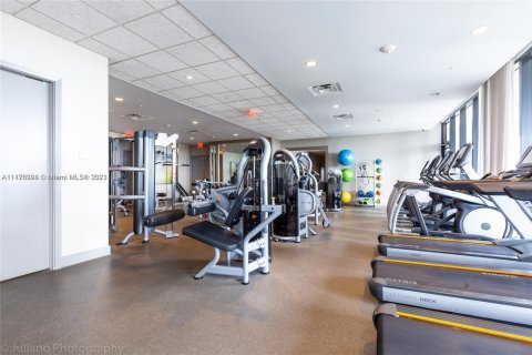 Condo in Doral, Florida, 2 bedrooms  № 2081534 - photo 24